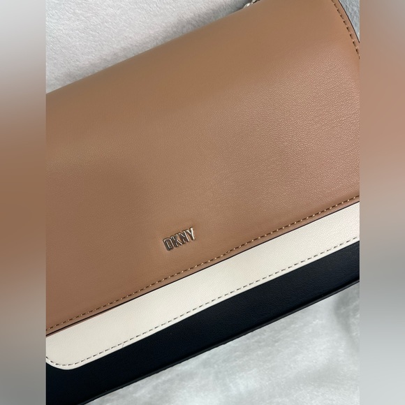 New DKNY Crossbody Bag - Picture 1 of 12